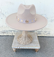 Load image into Gallery viewer, SHINING STAR WIDE BRIM HAT
